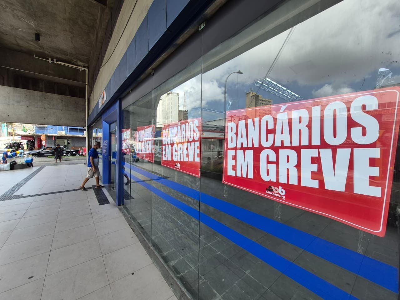 Bancários da Caixa e Banco do Brasil entram em greve na Paraíba