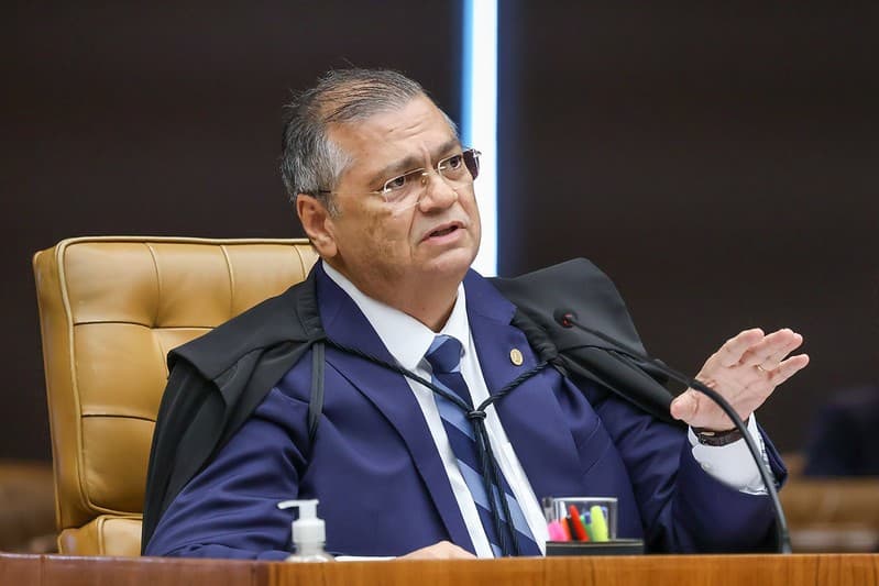 Ministro Flávio Dino solicita investigação sobre conexões entre Banco Master e contratos do município de SP