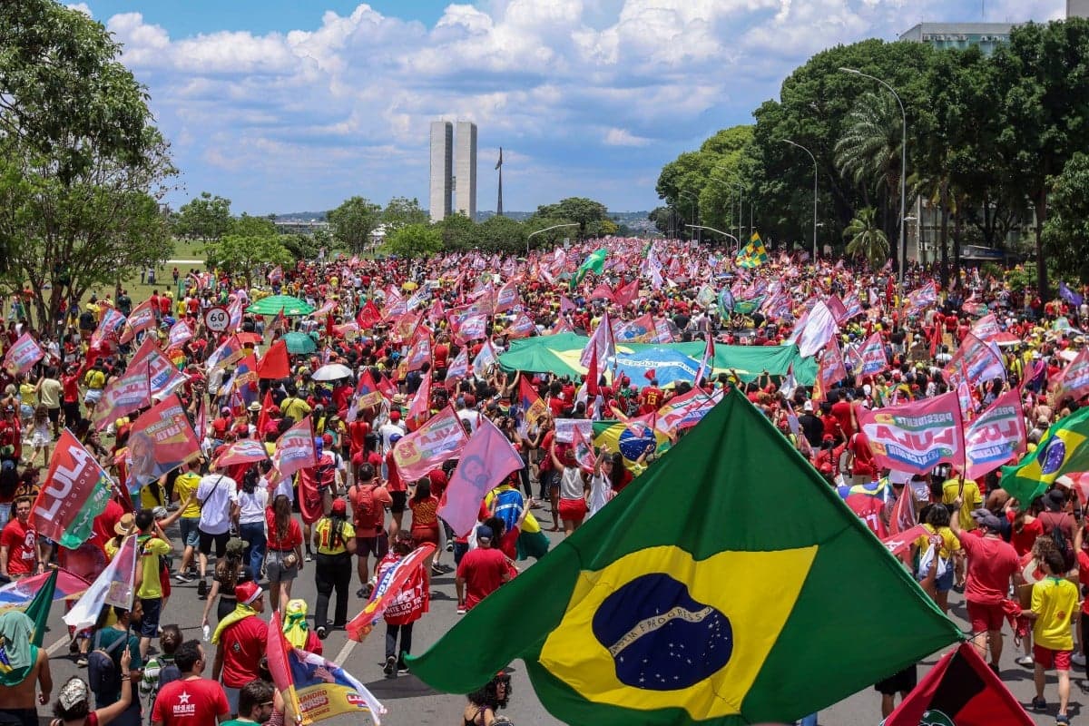 Apoiadores de Lula realizam ato em Brasília em defesa da reeleição