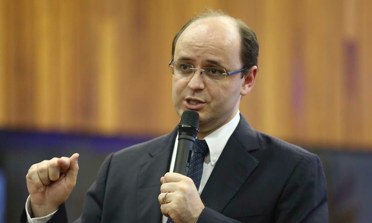 Exoneração de Rossieli Soares marca crise na Educação de MG