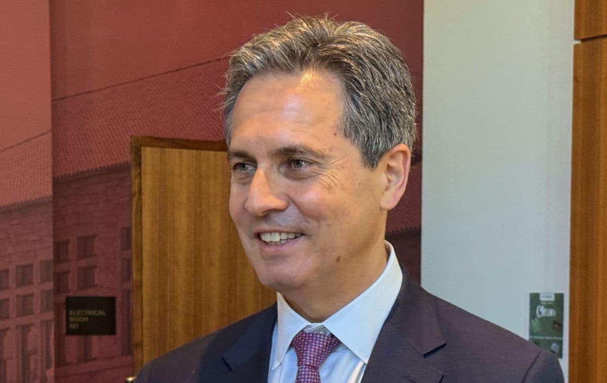 Alberto Musalem aponta riscos de inflação diante de conflitos no Oriente Médio