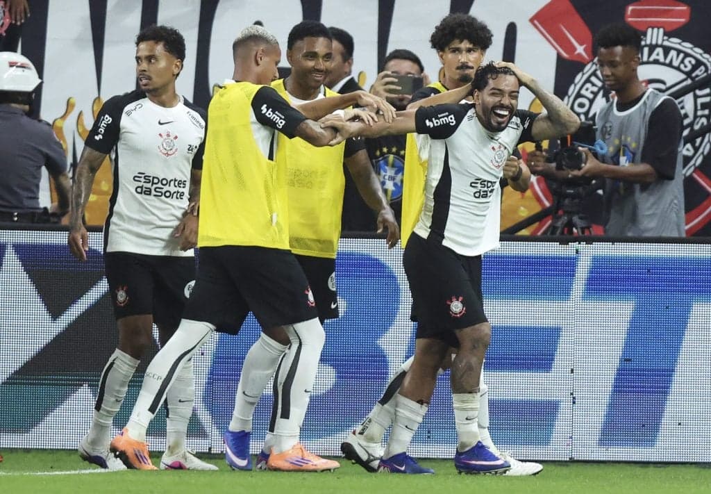 Matheus Bidu pode ser titular do Corinthians contra o Internacional