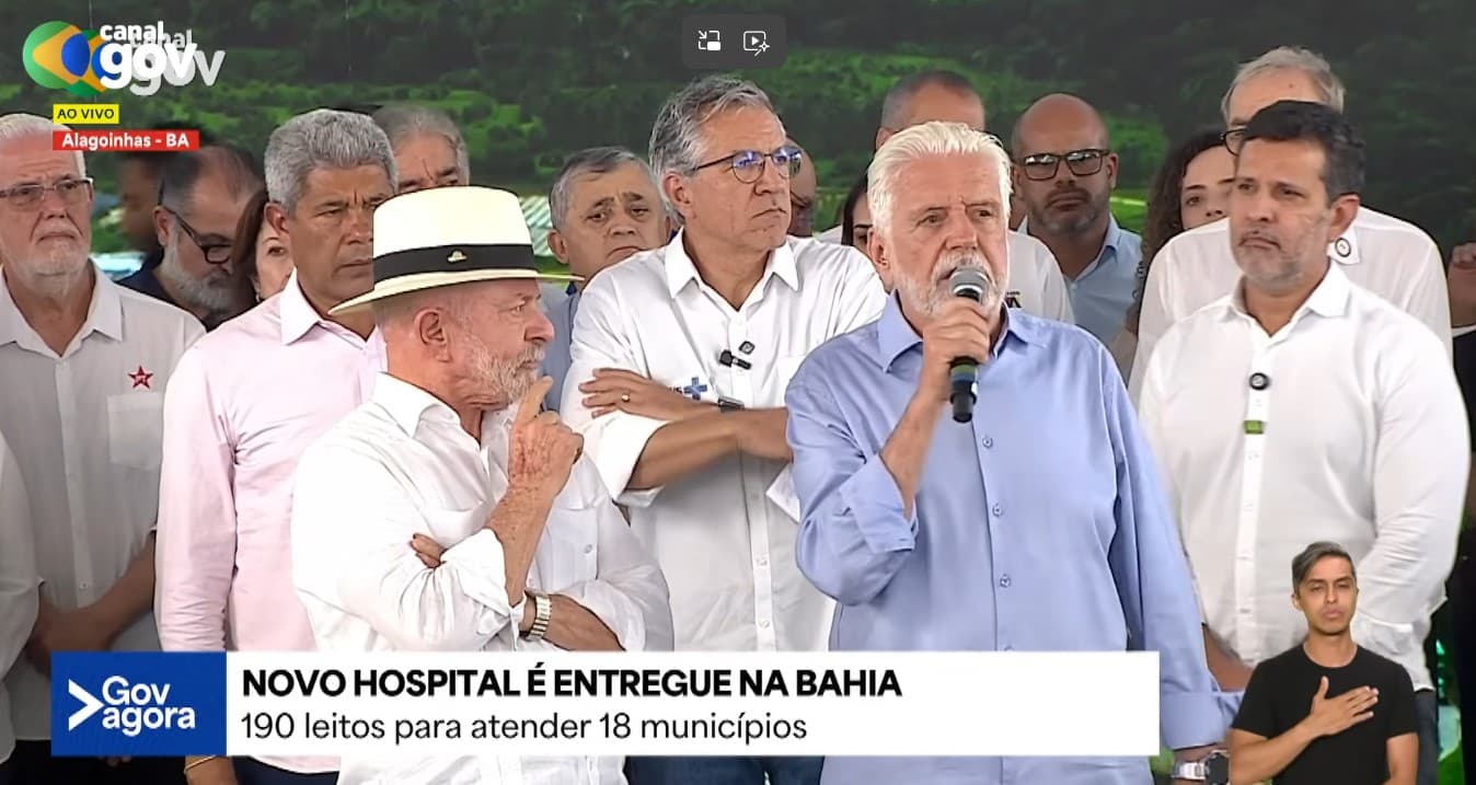 Lula inaugura hospital na Bahia ao lado de Jaques Wagner