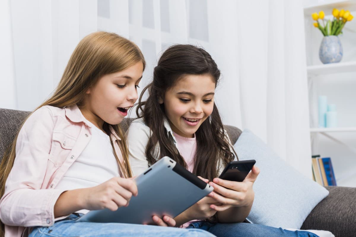 Contas digitais para menores: educação financeira supervisionada