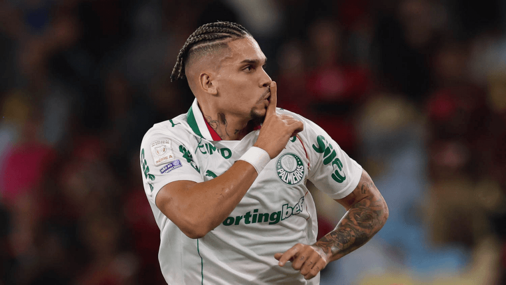 Paulinho se aproxima de retorno ao Palmeiras para o Dérbi contra o Corinthians
