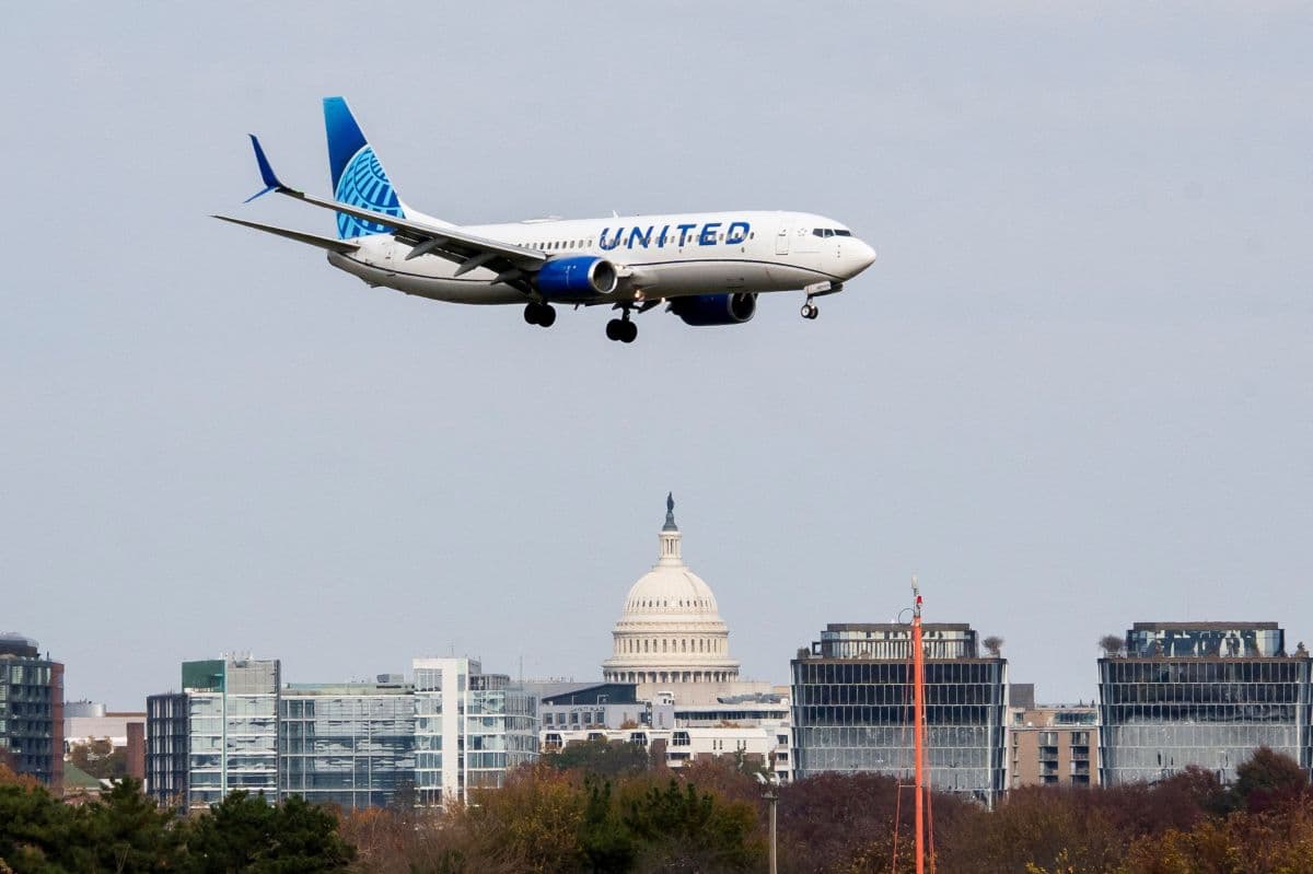 Voo da United Airlines é desviado após tentativa de ataque de passageiro