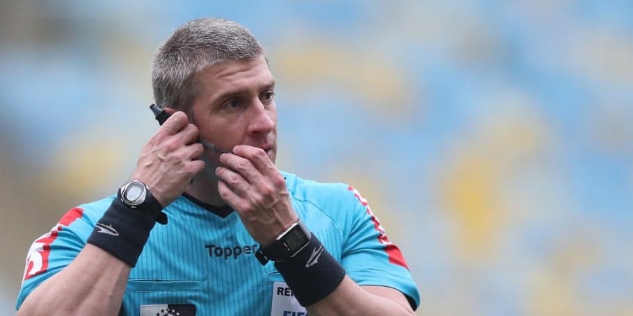 VAR registra paralisação histórica em empate entre Santos e Flamengo