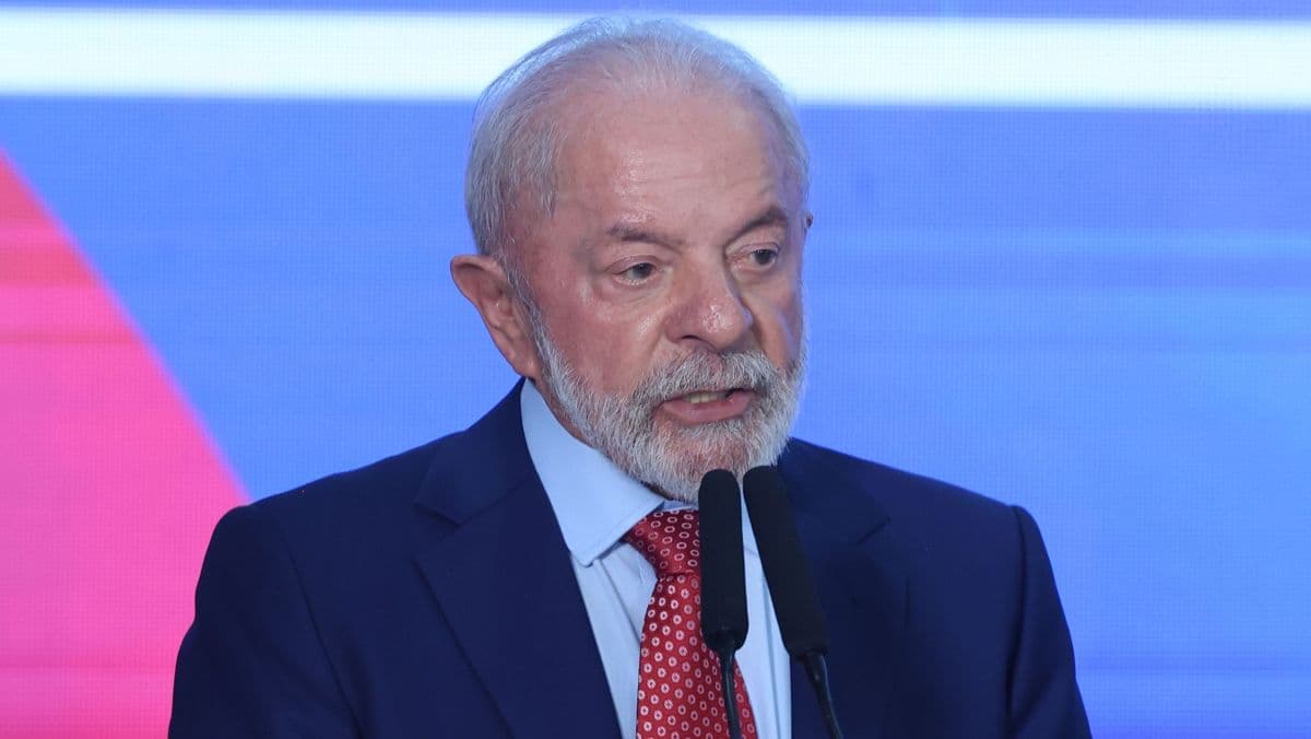 Aprovação de Lula cai para 45% entre eleitores