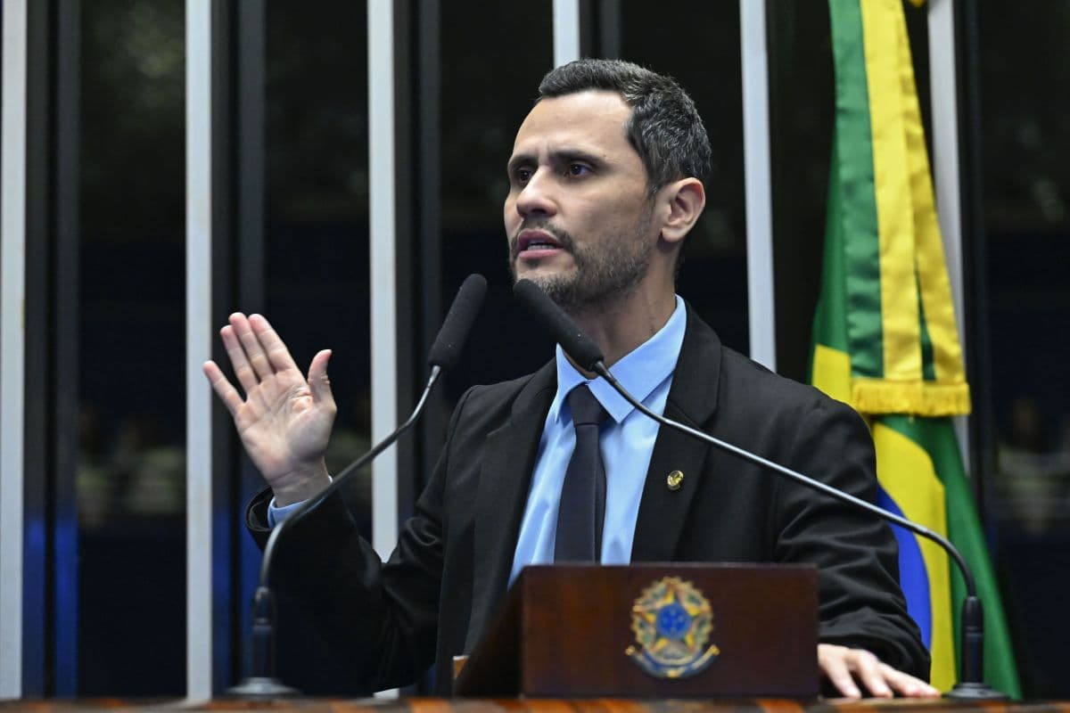 Senador Cleitinho lidera pesquisa para governo de Minas Gerais