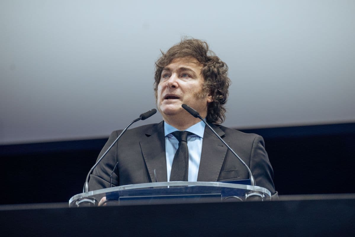 Milei apoia candidato de direita na Colômbia após primeiro turno