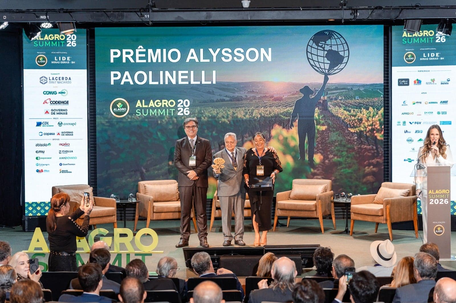 Alysson Paolinelli é homenageado no Agro Summit 2026 em Belo Horizonte
