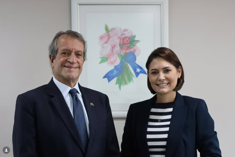 Valdemar Costa Neto se reúne com Michelle Bolsonaro para discutir futuro do PL