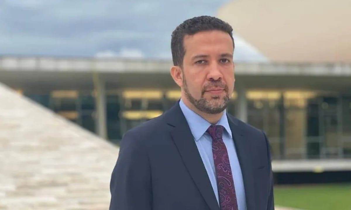 André Janones celebra reabilitação do canal ‘Exército do Lula’