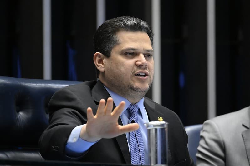 Davi Alcolumbre rejeita acusações sobre suposto pagamento de US$ 30 milhões