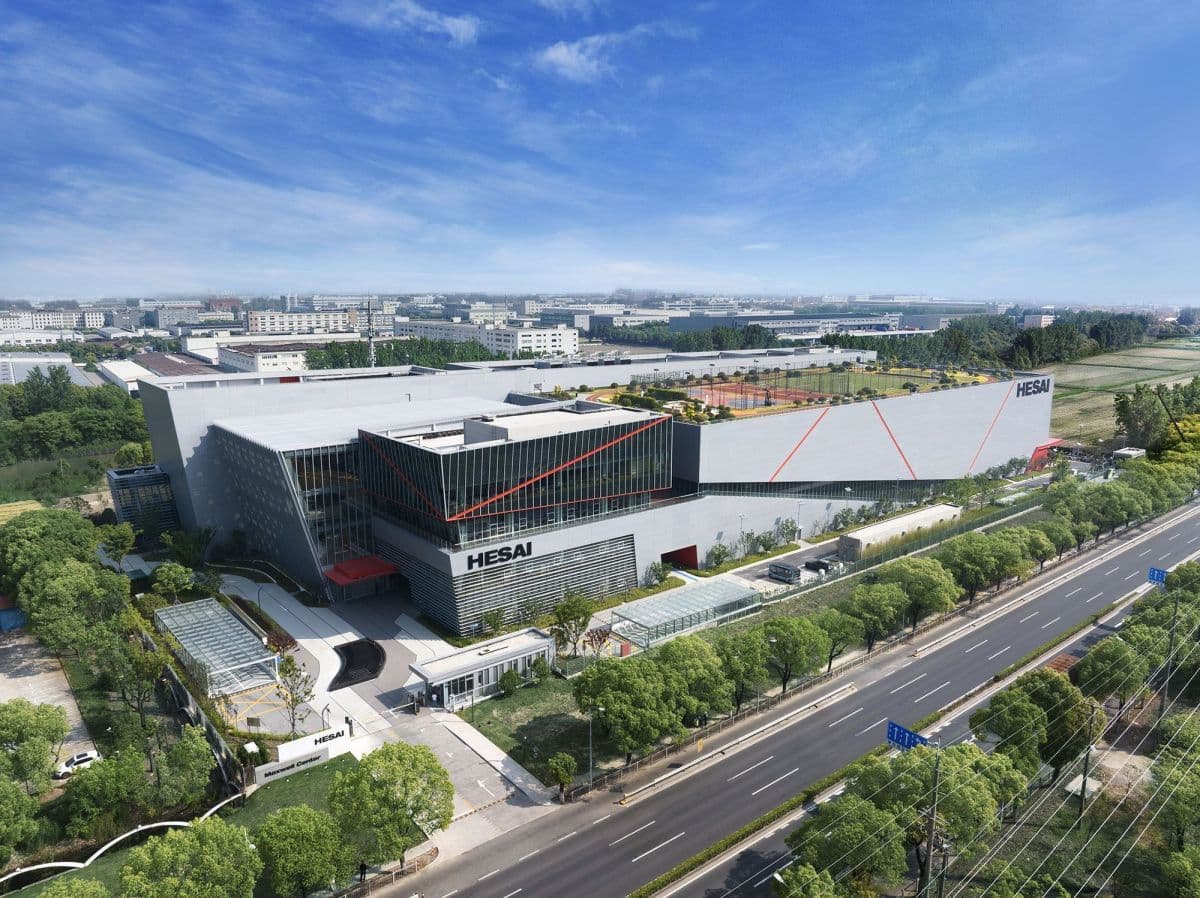 Hesai lança LiDAR revolucionário com detecção de cores para veículos