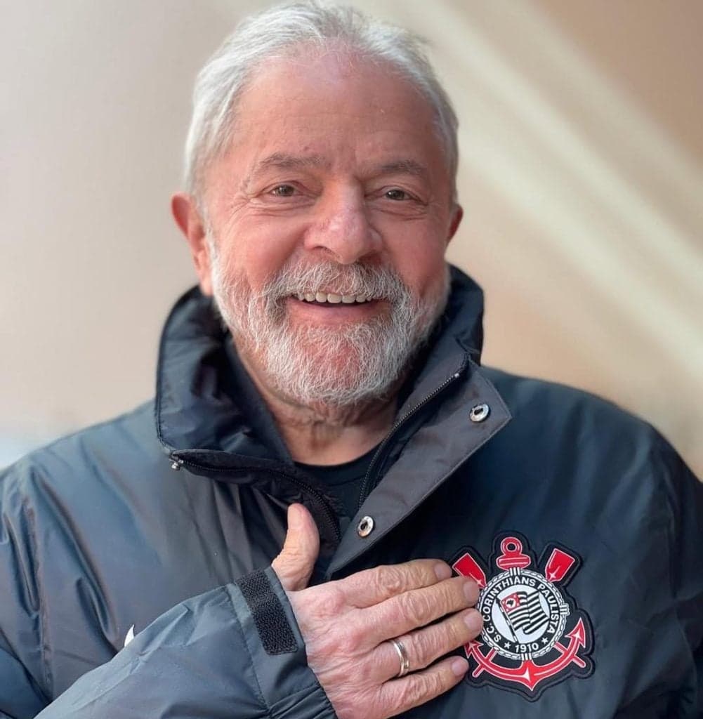 Lula provoca Bolsonaro ao mencionar Corinthians em discurso de vitória