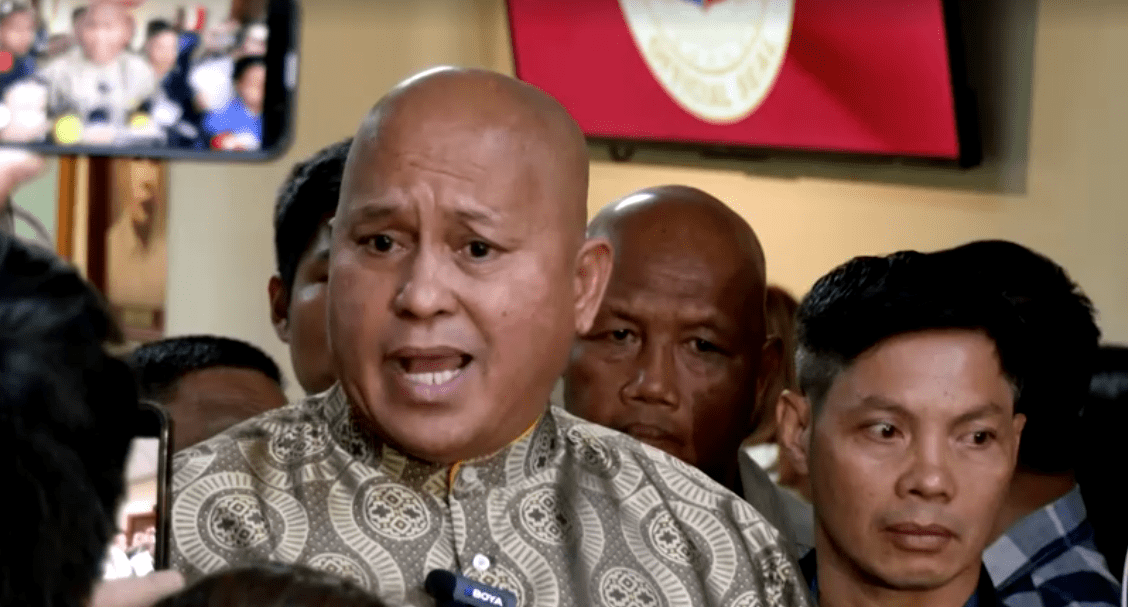 Senador Ronald Dela Rosa enfrenta acusações do TPI em Manila