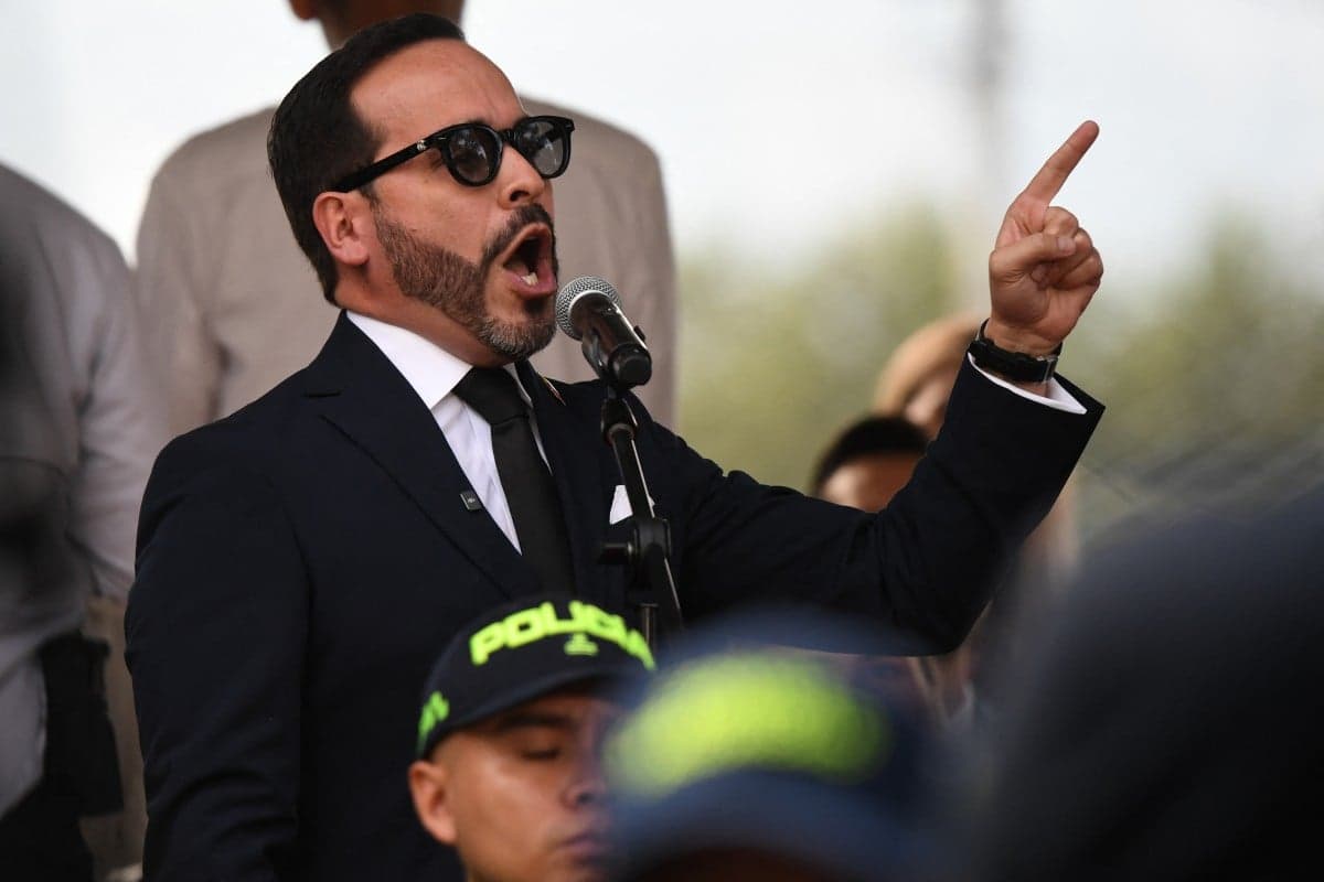 Presidente da Colômbia deve se desculpar após violar neutralidade religiosa