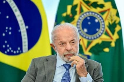 Lula tem evolução satisfatória após consulta médica em SP