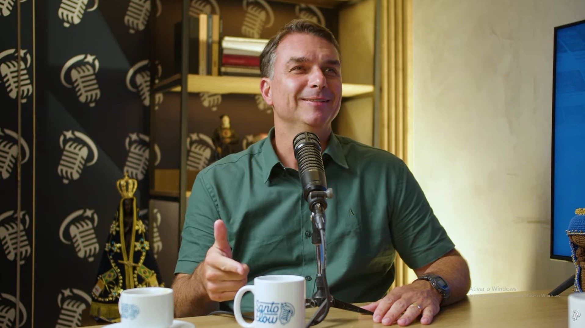 Flávio Bolsonaro participa de live católica e aborda polêmicas com o PT