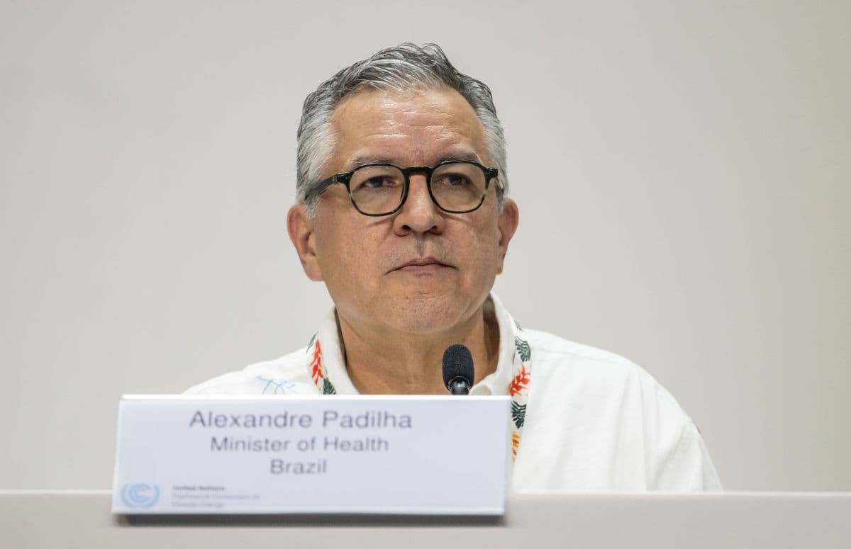 Ministro critica Flávio Bolsonaro por falta de apoio a vacinas