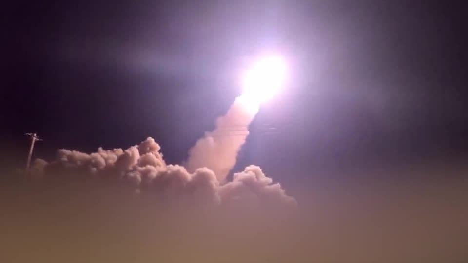 Ataque dos EUA na ilha de Larak resulta em vítimas iranianas