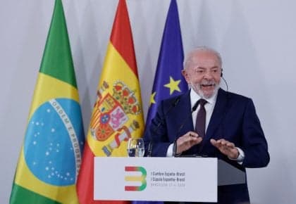 Lula propõe regulação para plataformas digitais na Cúpula Brasil-Espanha