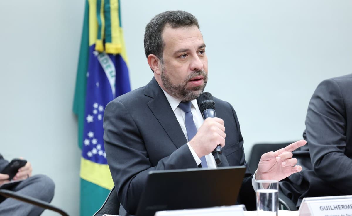 Ministro Boulos exige prisão de prefeito por frota insuficiente de ônibus em SP