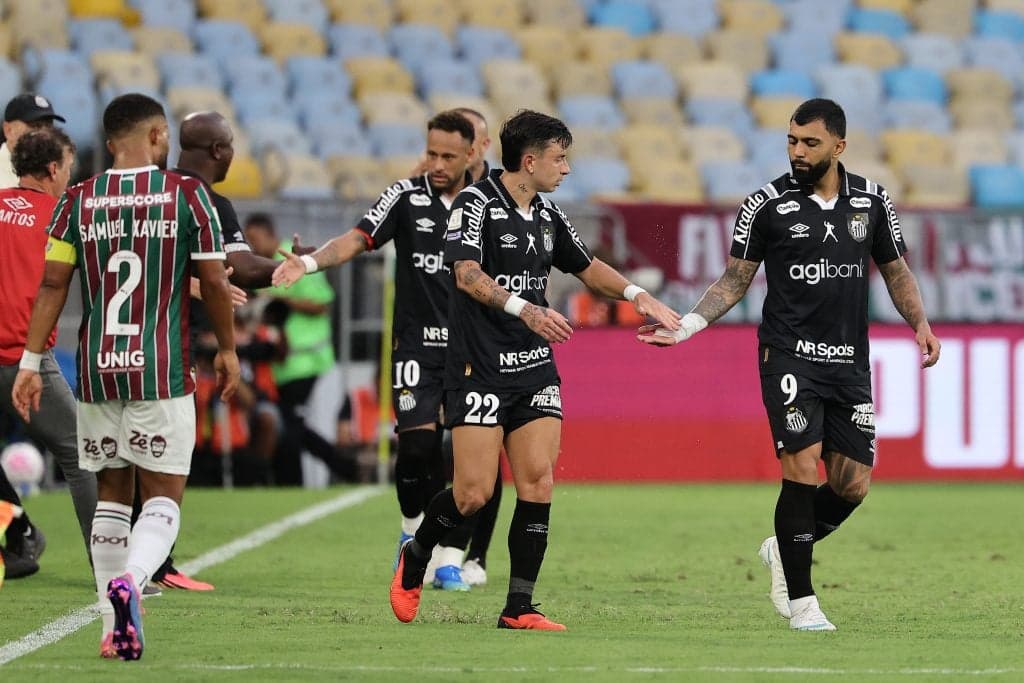 Gabigol brilha novamente e marca em vitória do Santos sobre o Fluminense