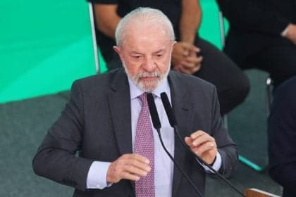 Governo Lula busca adiar votação de política sobre minerais estratégicos