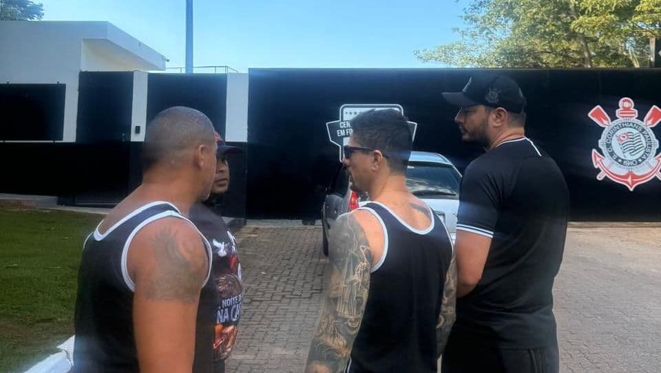 Gaviões da Fiel Reúnem-se com Dorival Júnior Após Derrota