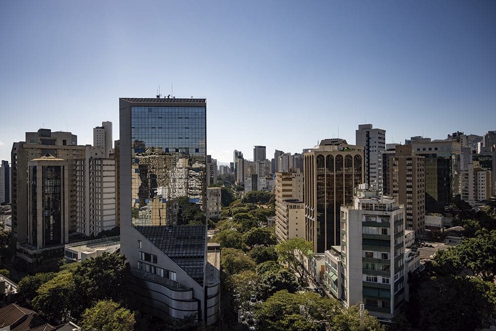 Minas Gerais investiga isenções fiscais sigilosas para empresas ligadas a Vorcaro
