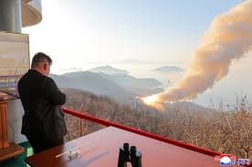 Coreia do Norte realiza teste de míssil balístico em direção ao Japão