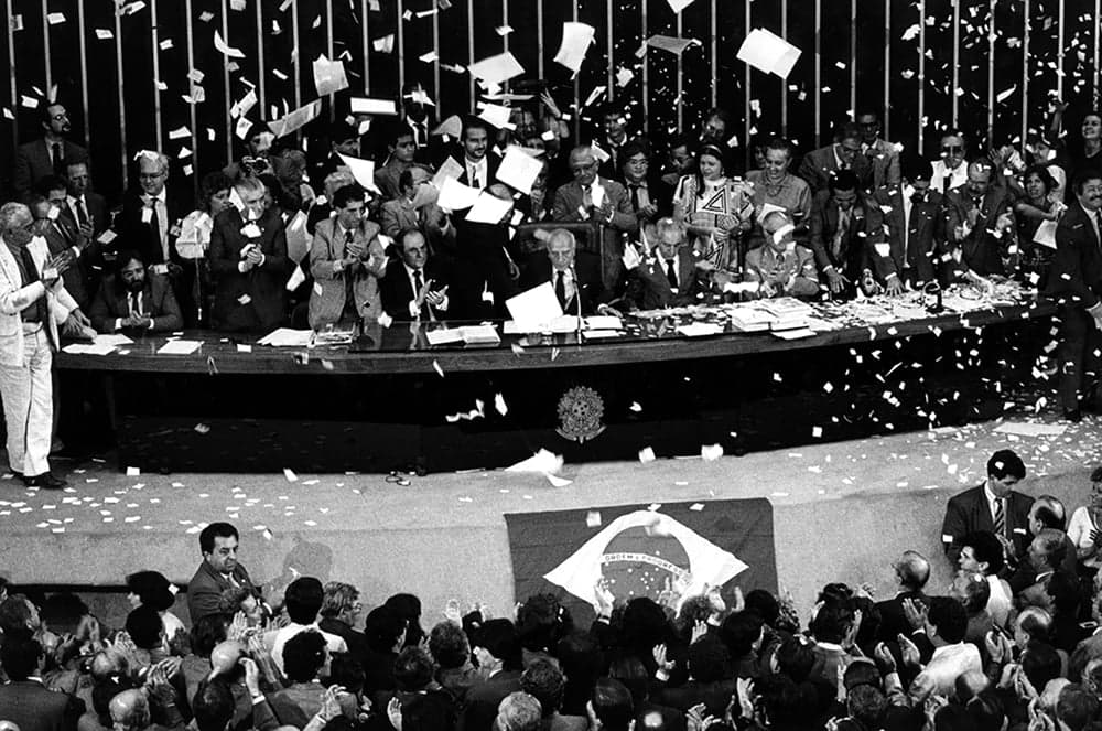 Desafios da Democracia e do Voto no Brasil são Analisados em Novo Livro