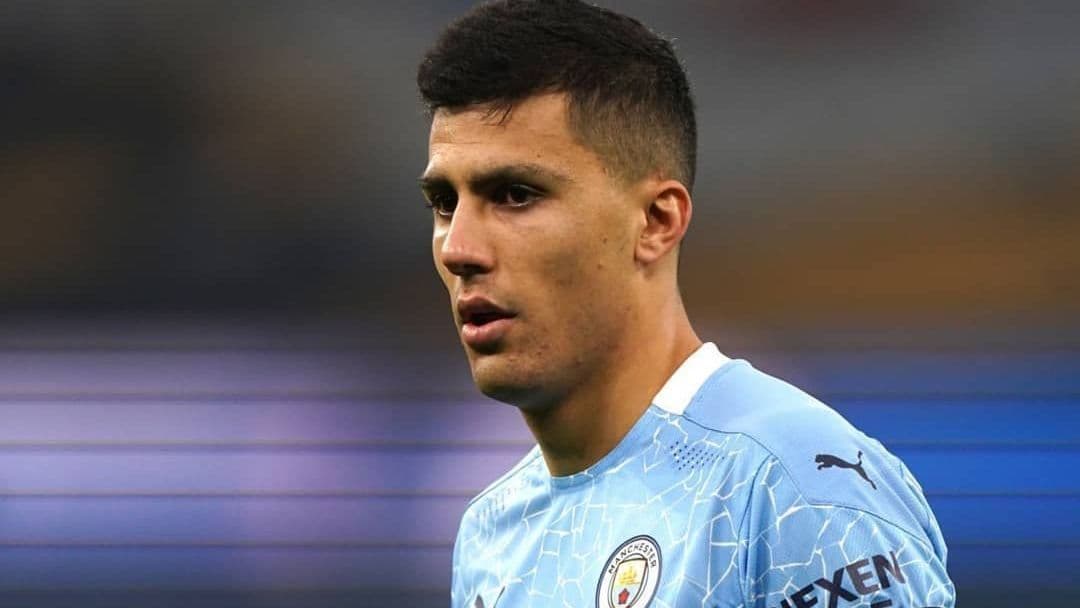 Rodri critica calendário excessivo e ameaça carreira no Manchester City