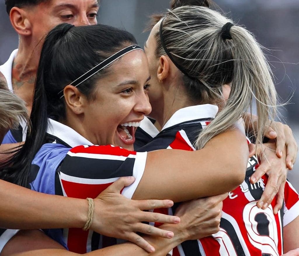 São Paulo vence Corinthians por 2 a 1 e quebra tabu no Brasileirão Feminino