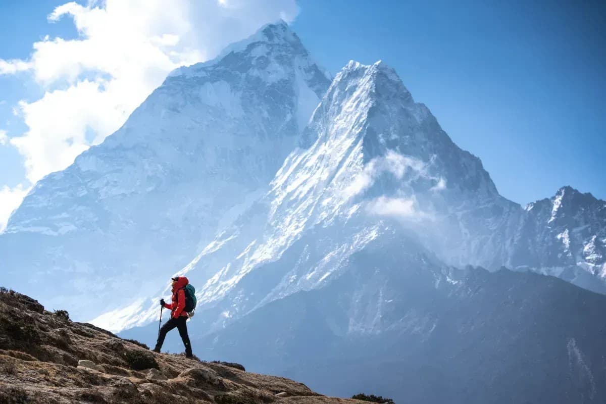 Pesquisa indica que alpinistas aceleram derretimento do gelo no Everest