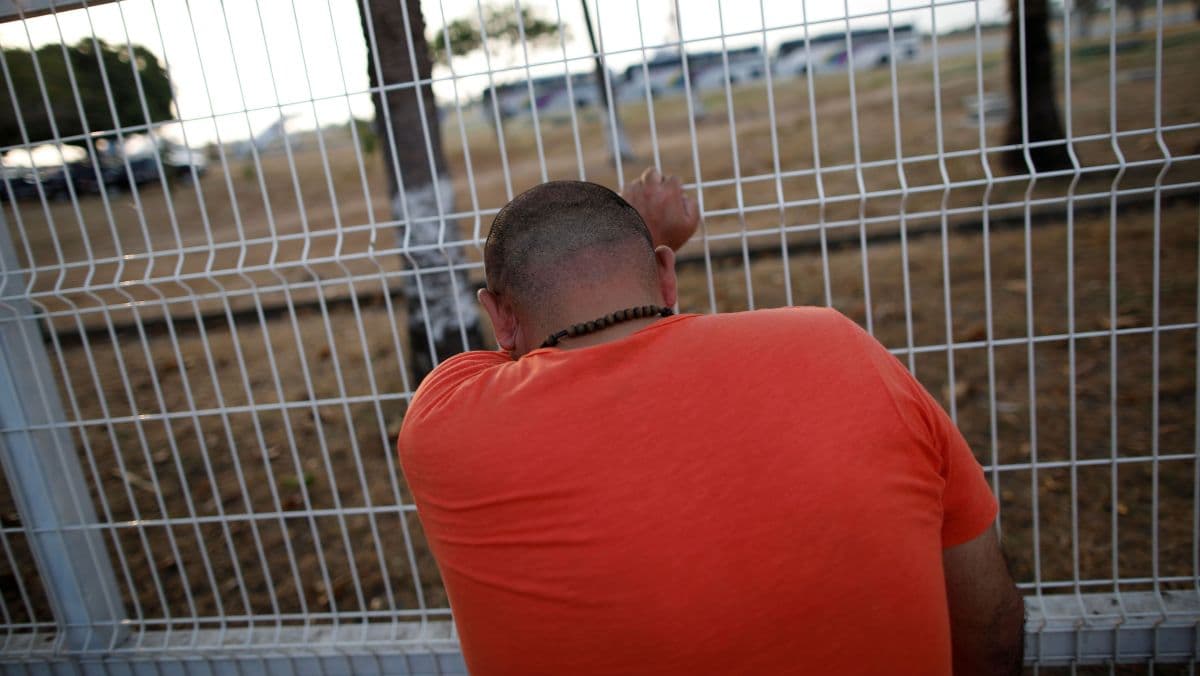 Imigrantes cubanos deportados enfrentam limbo jurídico no México
