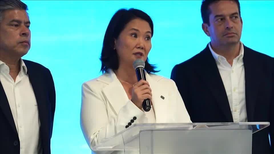 Eleição presidencial no Peru: Keiko Fujimori lidera após atrasos