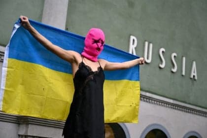 Bienal de Veneza desafia a UE com retorno da Rússia