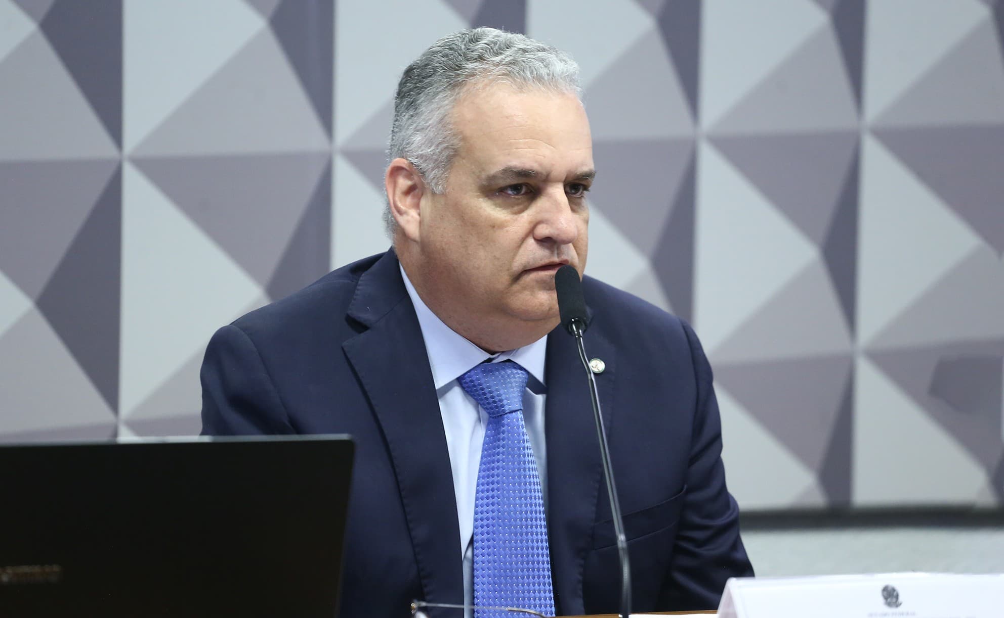 Flávio Bolsonaro escolhe Alfredo Gaspar como vice na corrida presidencial