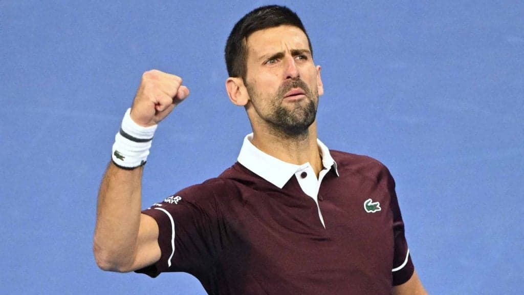 Djokovic avança para a final do ATP 500 de Pequim após desclassificação de Medvedev