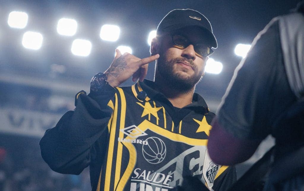 Neymar responde provocações de torcedores do Atlético-MG durante jogo na Sul-Americana