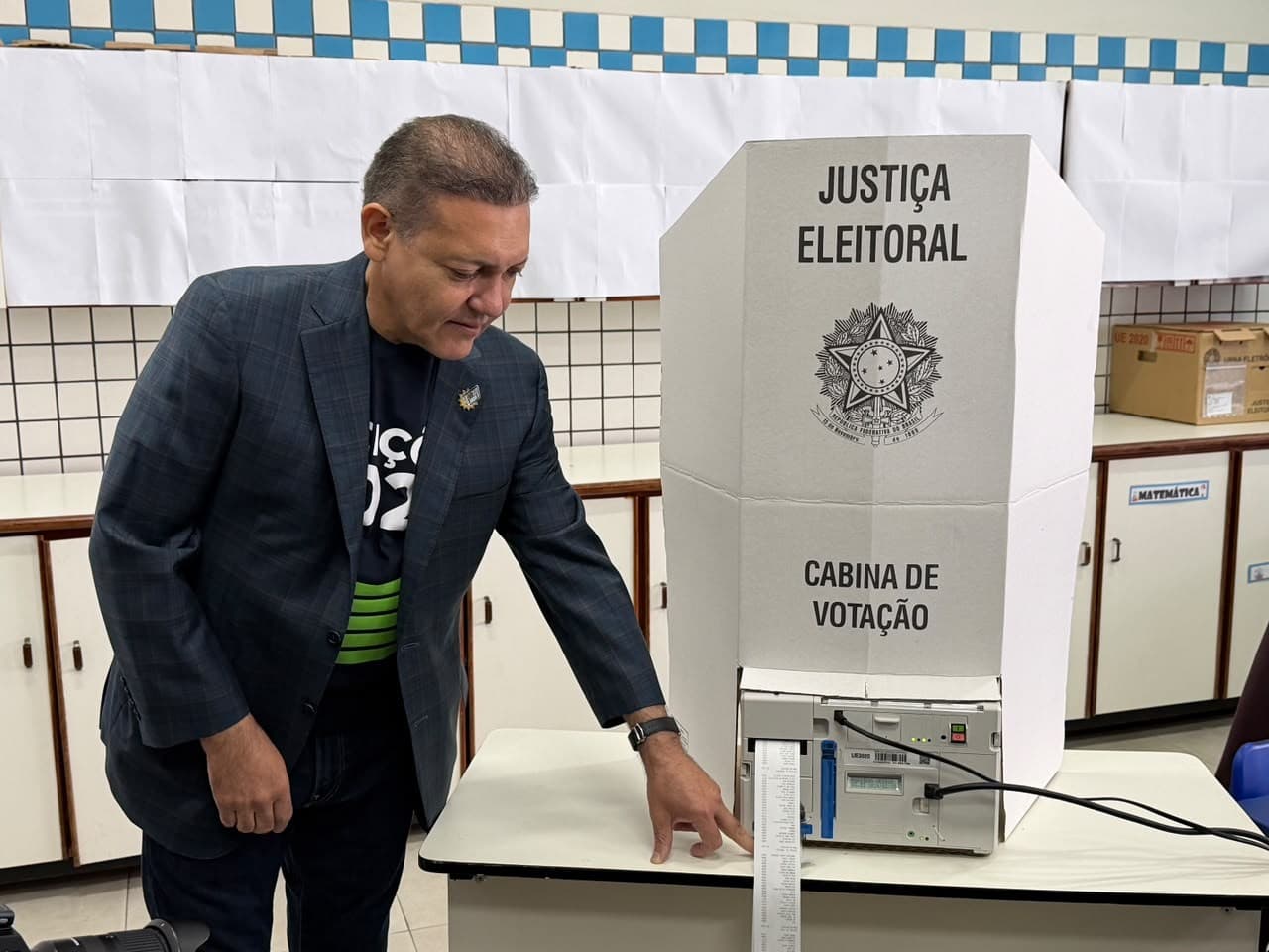 Presidente do TSE, Nunes Marques, vota e acompanha zerésima em Brasília