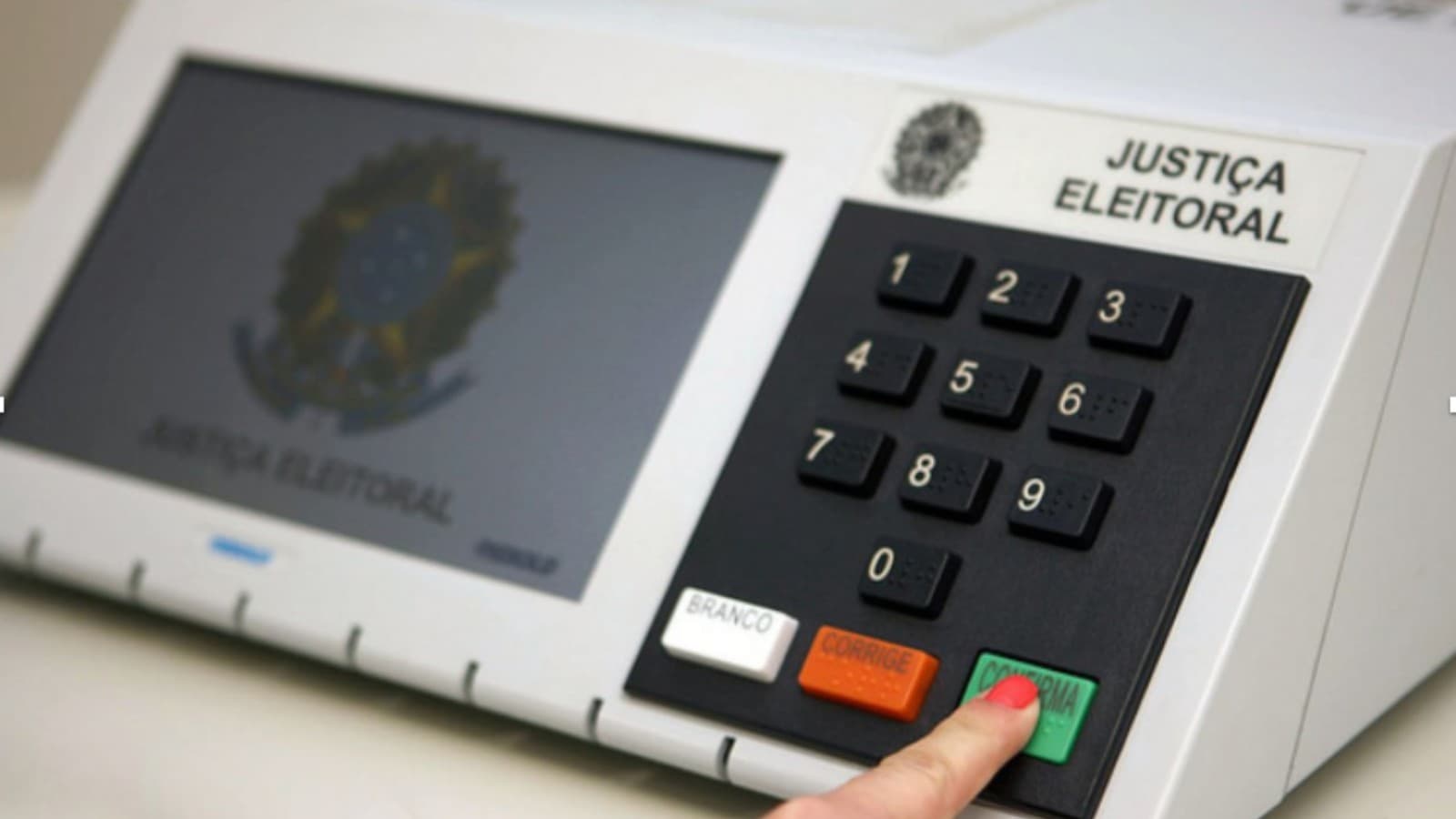 Eleitores votam para presidente da República em apuração do TSE