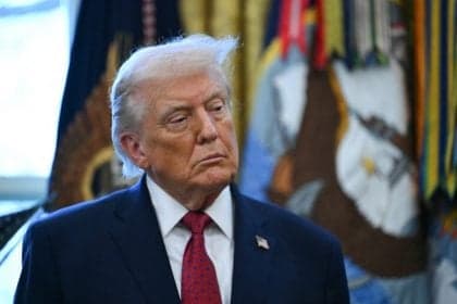 Conselho da Paz de Trump enfrenta problemas financeiros e legais
