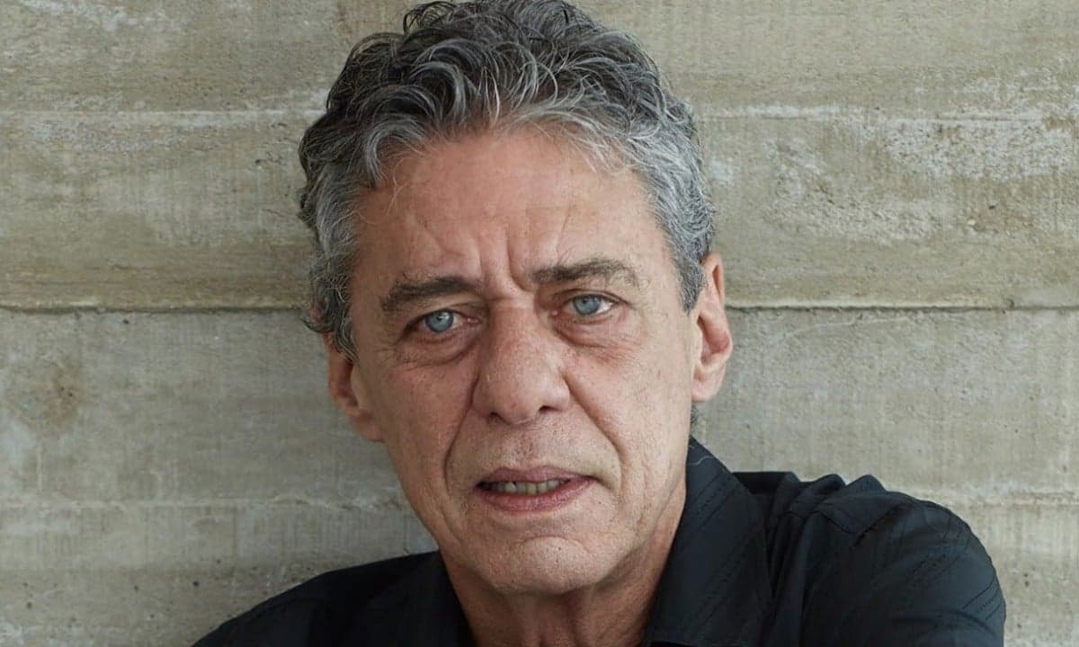 Chico Buarque registra boletim de ocorrência após ameaça de morte