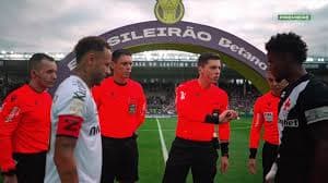 Neymar e Thiago Mendes: um encontro sem cumprimento em campo
