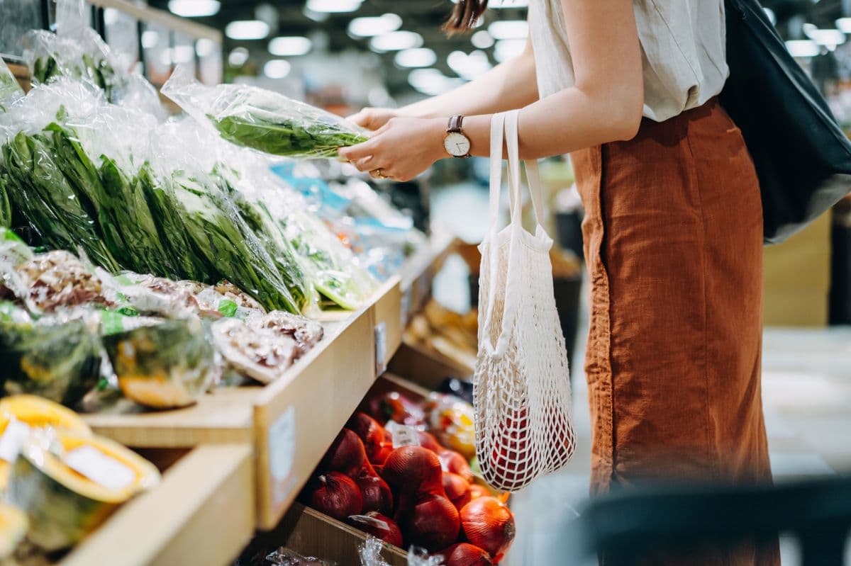 IPCA-15 registra aumento de 0,62% com alimentação dominando inflação