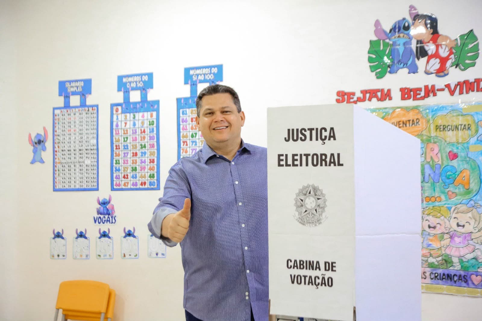Davi Alcolumbre vota em Macapá e defende respeito nas eleições